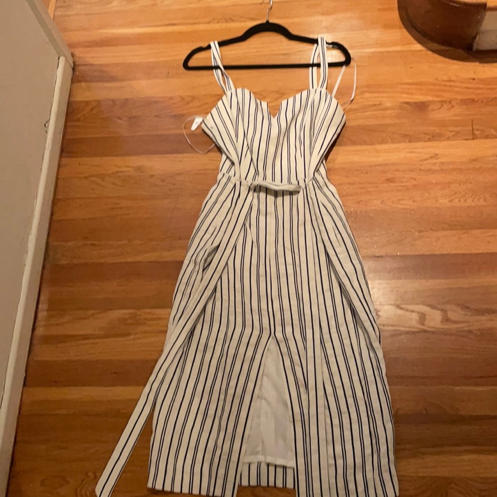 Cute linen Milly white and navy stripped sundress